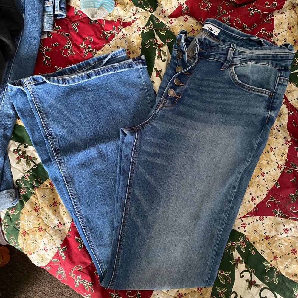 NWOT vervet flare leg jeans. Size 32. High waist button fly.